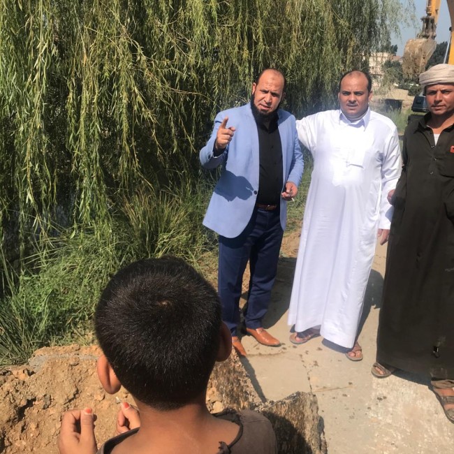 جانب من متابعة النائب لتوصيل خط المياه
