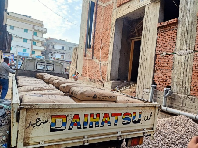 جانب من متابعة النائب أحمد حمدي لبناء المسجد