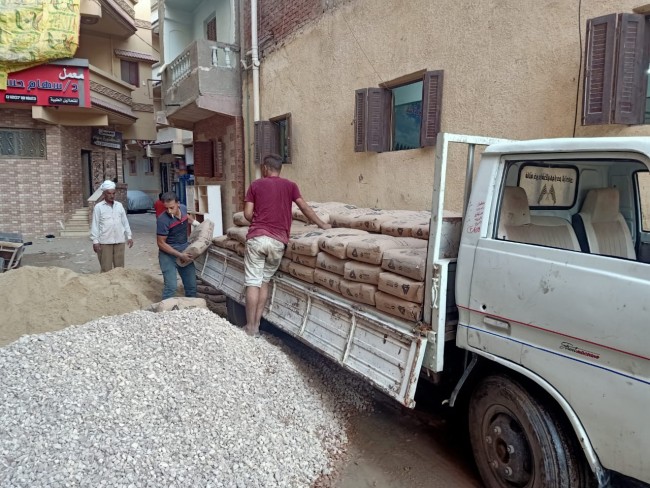 جانب من متابعة النائب أحمد حمدي لبناء المسجد