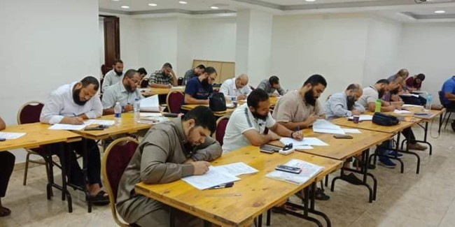 متابعة الأستاذ عبدالله بدران للامتحانات