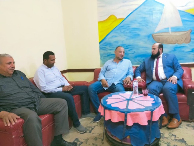 جانب من لقاء النائب خالد أبوخطيب بوكيل إدارة أبوالمطامير التعليمية
