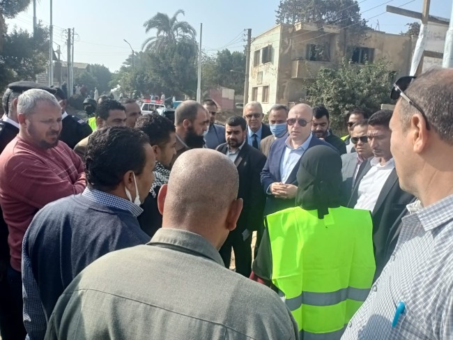 جانب من مرافقة النائب عبدالحكيم مسعود لمحافظ بني سويف