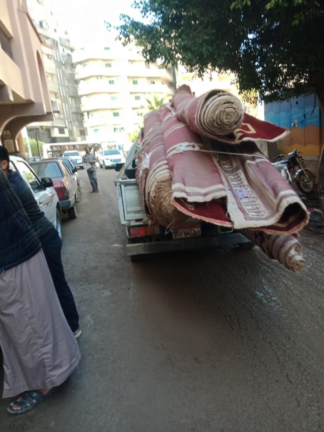 جانب من وصول فرش المسجد