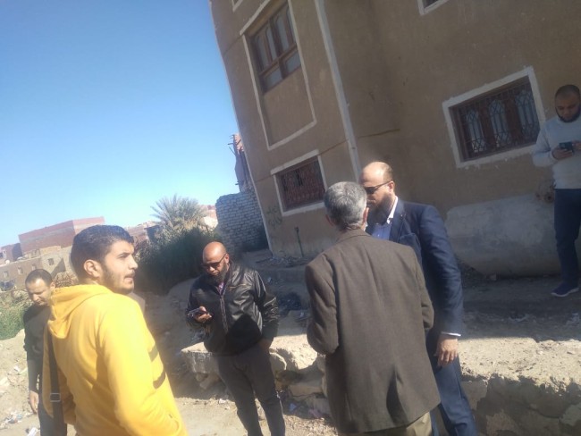 جانب من المعاينة بحضور النائب عبدالمنعم عبدالعليم