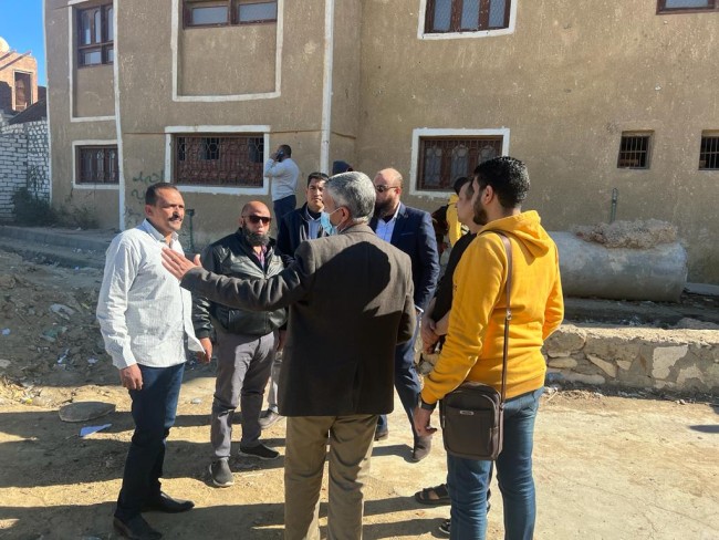 جانب من المعاينة بحضور النائب عبدالمنعم عبدالعليم