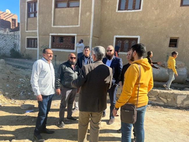 جانب من المعاينة بحضور النائب عبدالمنعم عبدالعليم