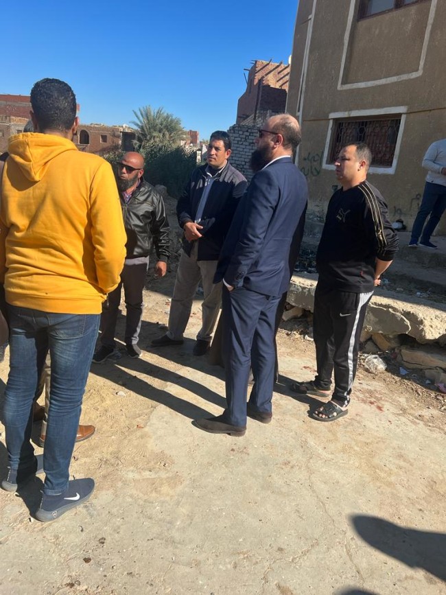 جانب من المعاينة بحضور النائب عبدالمنعم عبدالعليم