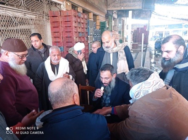 النائب أحمد حمدي يلتقي بتجار الوكالة