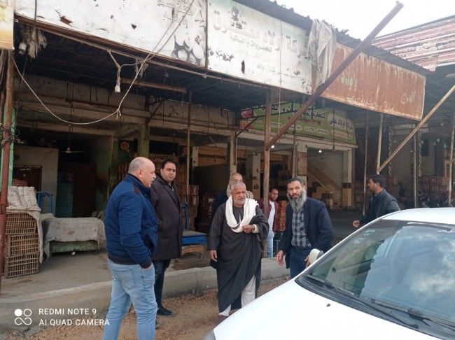 النائب أحمد حمدي يلتقي بتجار الوكالة