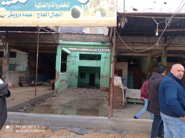 النائب أحمد حمدي يلتقي بتجار الوكالة