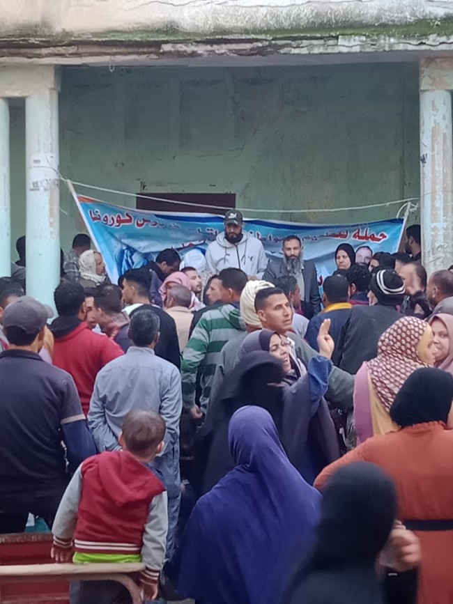 جانب من إقبال المواطنين على القافلة