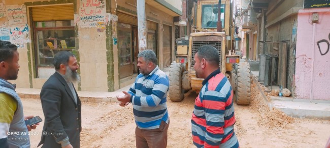 جانب من متابعة النائب أحمد حمدي لأعمال الرصف