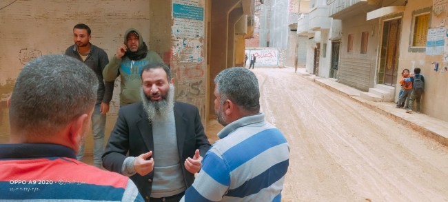 جانب من متابعة النائب أحمد حمدي لأعمال الرصف
