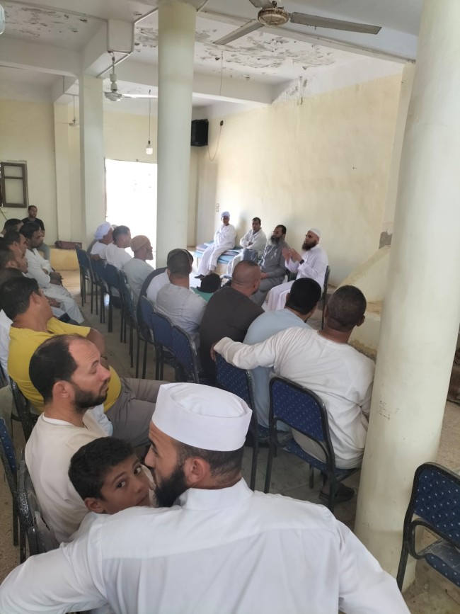 جانب من لقاء النائب بالأهالي