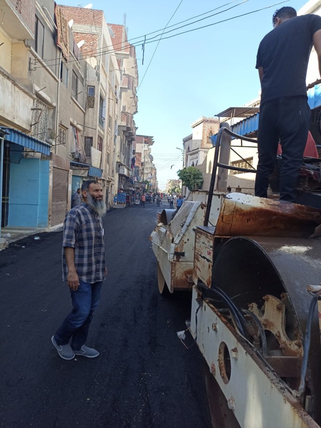 جانب من متابعة أعمال الرصف