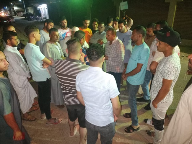 جانب من لقاء النائب بالأهالي