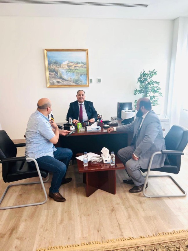 لقاء النائب خالد أبو خطيب مع وزير الصحة والسكان