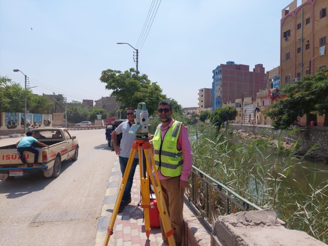جانب من أعمال الرفع المساحي