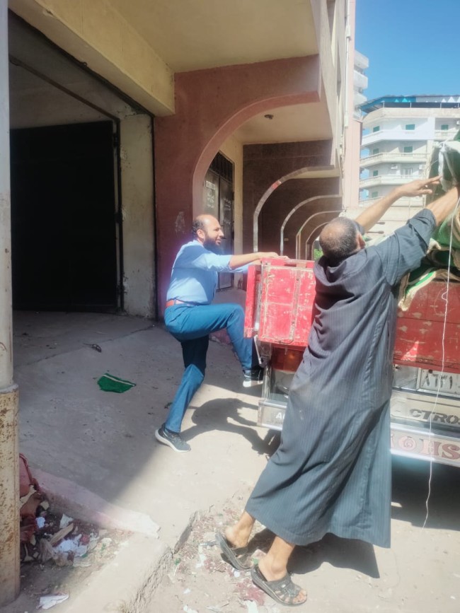 جانب من تسليم فرش مسجد الفرنساوي