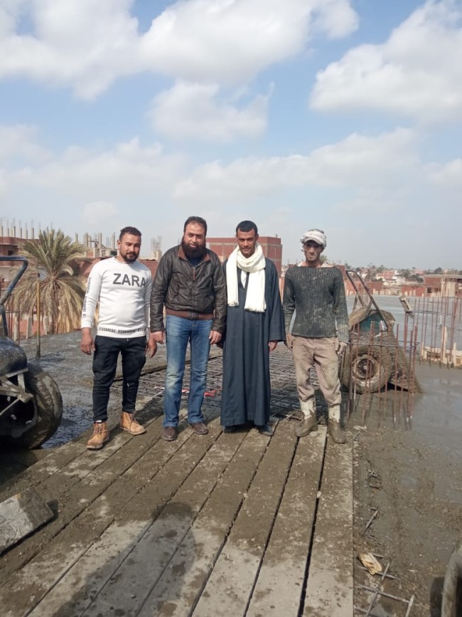 جانب من صب سقف الحضانات