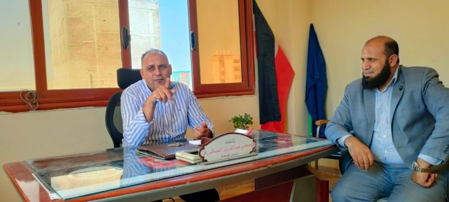 جانب من لقاء "أبو خطيب" مع رئيس الوحدة المحلية بـ"العشرة آلاف"