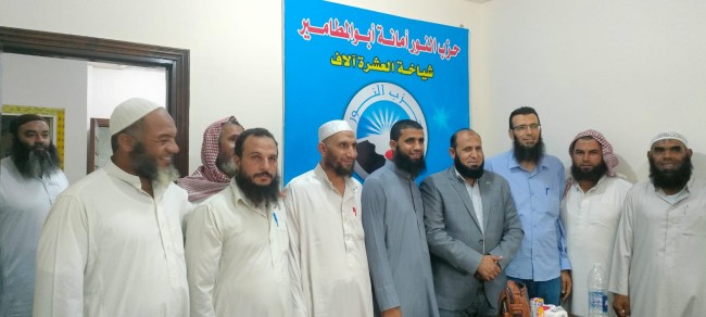 جانب من لقاء "أبو خطيب" مع رئيس الوحدة المحلية بـ"العشرة آلاف"