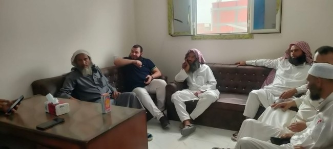 جانب من لقاء "أبو خطيب" مع رئيس الوحدة المحلية بـ"العشرة آلاف"