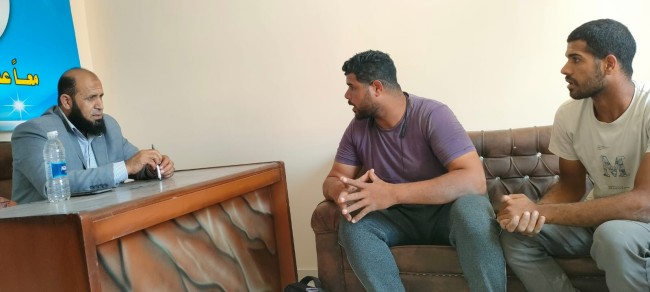 جانب من لقاء "أبو خطيب" مع رئيس الوحدة المحلية بـ"العشرة آلاف"