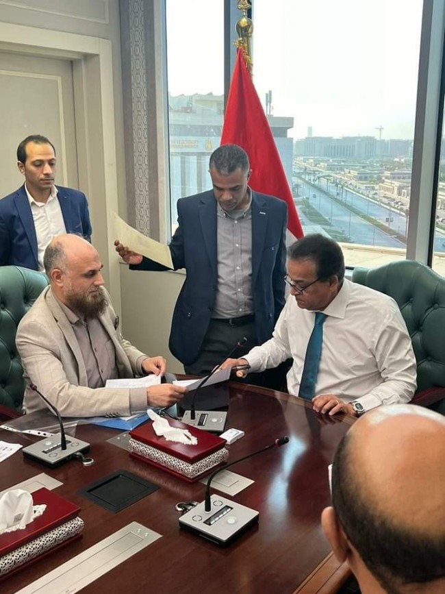 جانب من لقاء النائب بوزير الصحة
