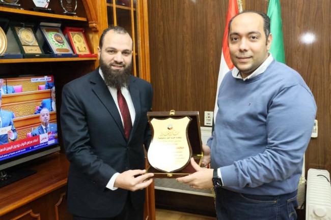 جانب من لقاء المحافظ بالنواب