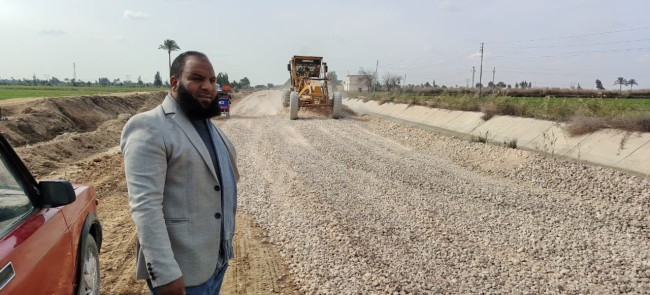 جانب من متابعة الطريق