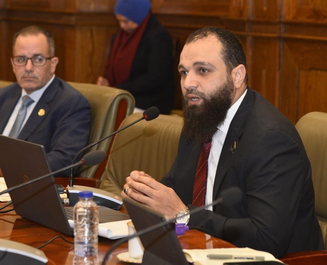 النائب محمود تركي أثناء مناقشة الدراسة