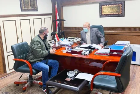 "خير الله" يلتقي الرئيس التنفيذي لـ "مشروعات مياه الشرب والصرف الصحي" لمناقشة المشروعات المتوقفة بالدائرة