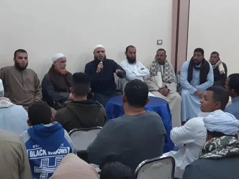 ضمن جولاته الميدانية.. "عبدالعليم" يلتقي أهالي "معصرة صاوي" للإستماع إلى مشاكلهم