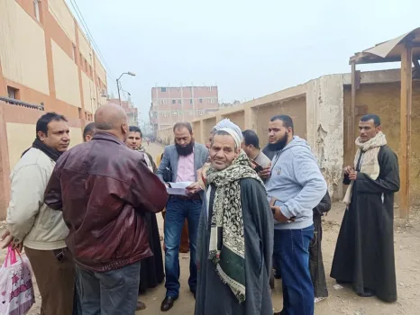 مواصلاً جولاته بالقرى.. "مسعود" يزور مجلس قروي بهبشين لمناقشة شكاوي المواطنين