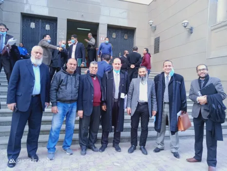 من أمام محكمة حوش عيسى .. "حمدي" يتابع قضية عمال شركة مصر