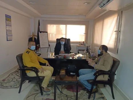 "مستشفيات العزل" و "توصيل الإنترنت للقرى" و "رصف طريق الواسطى الزراعي".. أهم جولات عبد الحكيم مسعود