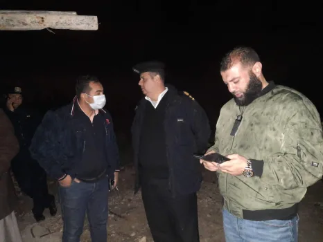 بصحبة محافظ الأسكندرية.. "خير الله" يتواجد بموقع غرق مركب بحيرة مريوط