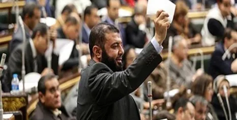 تعليقًا على قانون الشهر العقاري ..رئيس "برلمانية النور" للحكومة : لا يصلح أن نقوم بحل مشكلة بمشكلات