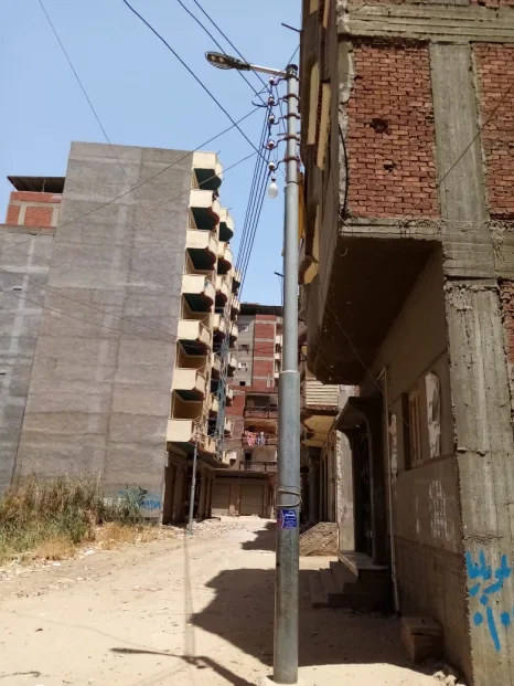 بالصور| استجابة لطلب "حمدى".. الانتهاء من تركيب الكشافات بشارع أسامة خليل