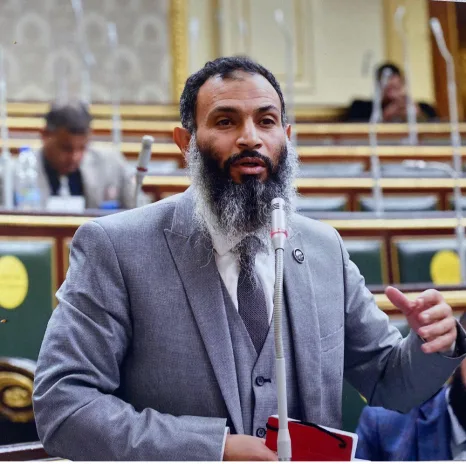 أحمد حمدي يتقدم ببيان عاجل بشأن وفاة 5 أشخاص وإصابة 2 آخرين أثناء تطهير غرفة صرف صحي بقرية زلط