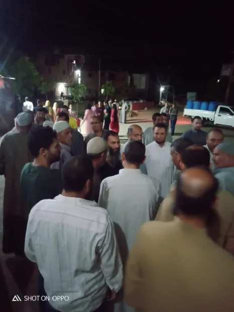 بالصور| "حمدي" يستمع لشكاوي أهالي"كوم النص"   بإنقطاع المياه والقمامة وغيرها