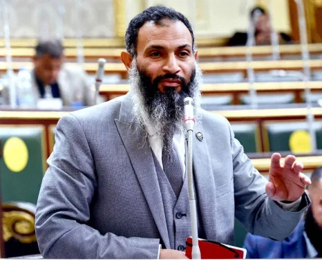 بالمستندات.."حمدي" ينجح في الحصول على الموافقة بنقل ٥٠٠ طالب إلى مدرسة "أبو زيد خليفة" بعد فتحها