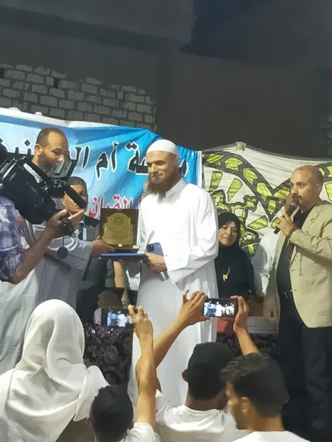 بالصور|"عبدالعليم"يشارك في حفل تكريم حفظة القرآن بمدرسة "أم المؤمنين عائشة" بسنهور البحرية