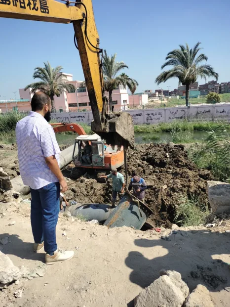 بالصور| "حمدي" يزف البشري لأهالي منطقة الكنائس بخصوص مشكلة المياه