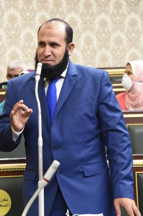 بالفيديو.."أبوخطيب": تطوير مزلقان كوم أمبو ضمن عملية إزدواج طريق أبوالمطامير الصحراوي