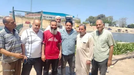 بالصور.."حمدي" يساهم فى إنهاء مشكلة كوبرى المراكبية