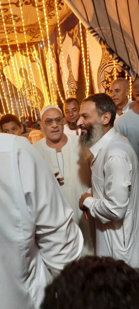 "حمدي" يتفقد عزبة خليل بخط زلط ..ويؤكد رفع شكواي المياه والكهرباء للمسؤولين