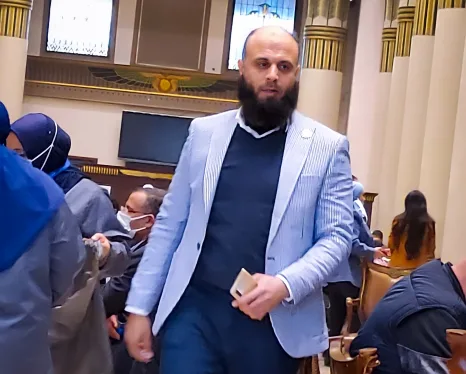 "عبدالعليم" يناقش مشاكل البطاقات التموينية وتراخيص المخابز الجديدة مع  وكيل وزارة التموين بالفيوم