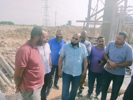 "أبو خطيب" يواصل جولاته بقرى محمد متولي الشعراوي بأبوالمطامير لمتابعة المشروعات التي تتم بها